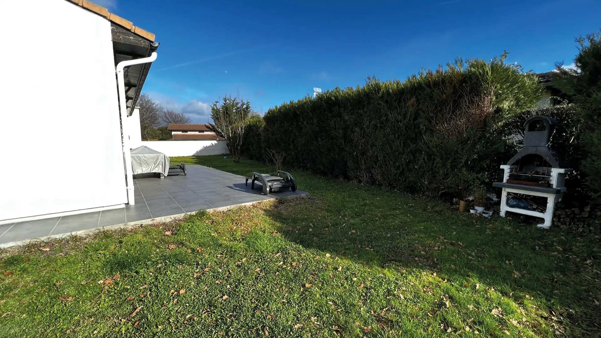 avant création terrasse avec herbe a coté