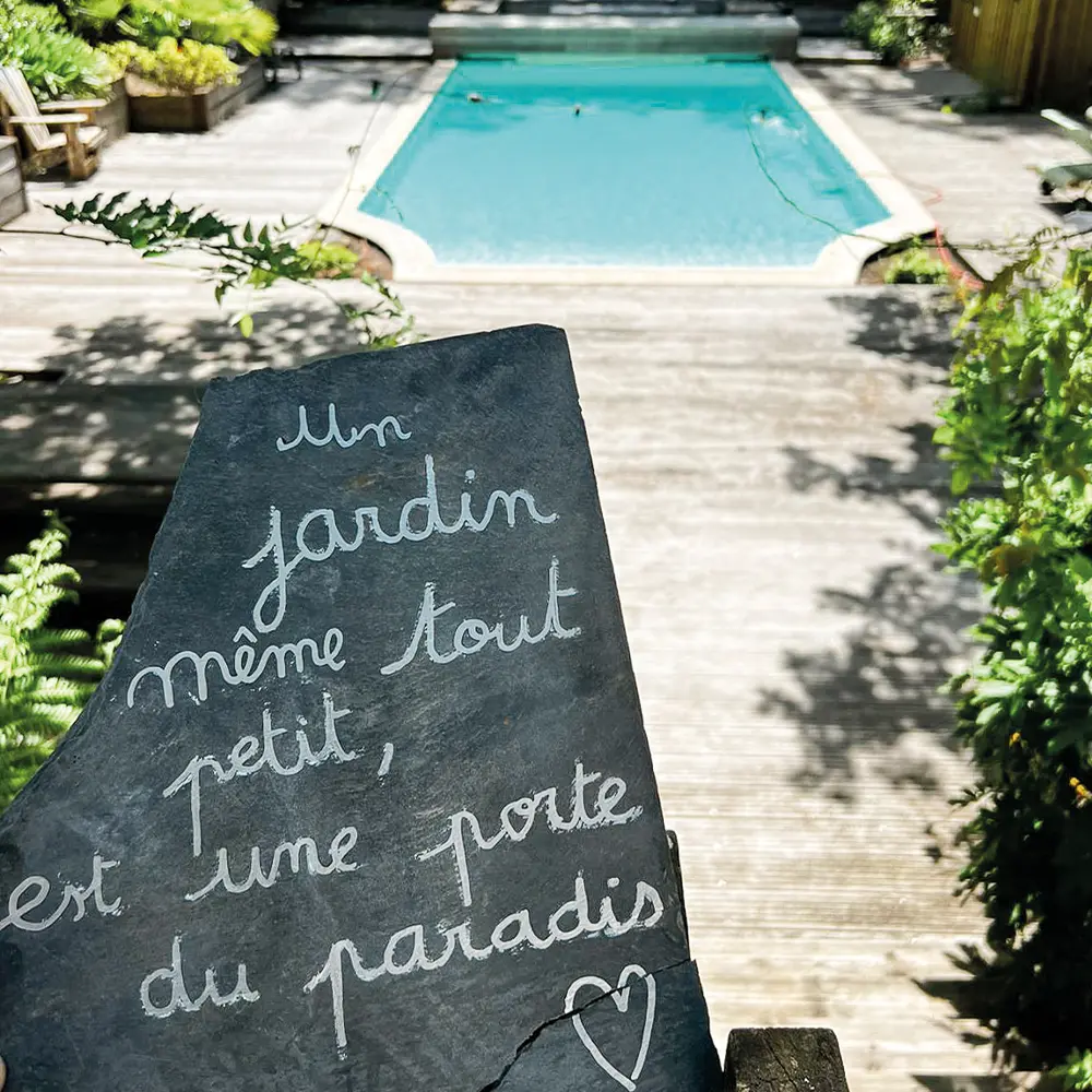 photo un jardin même tout petit est une porte du paradis